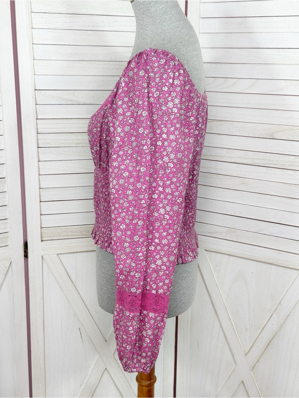 American Eagle Floral Smocked Puff Sleeve Crop Top Pink Medium Cottagecore - Picture 2 of 12